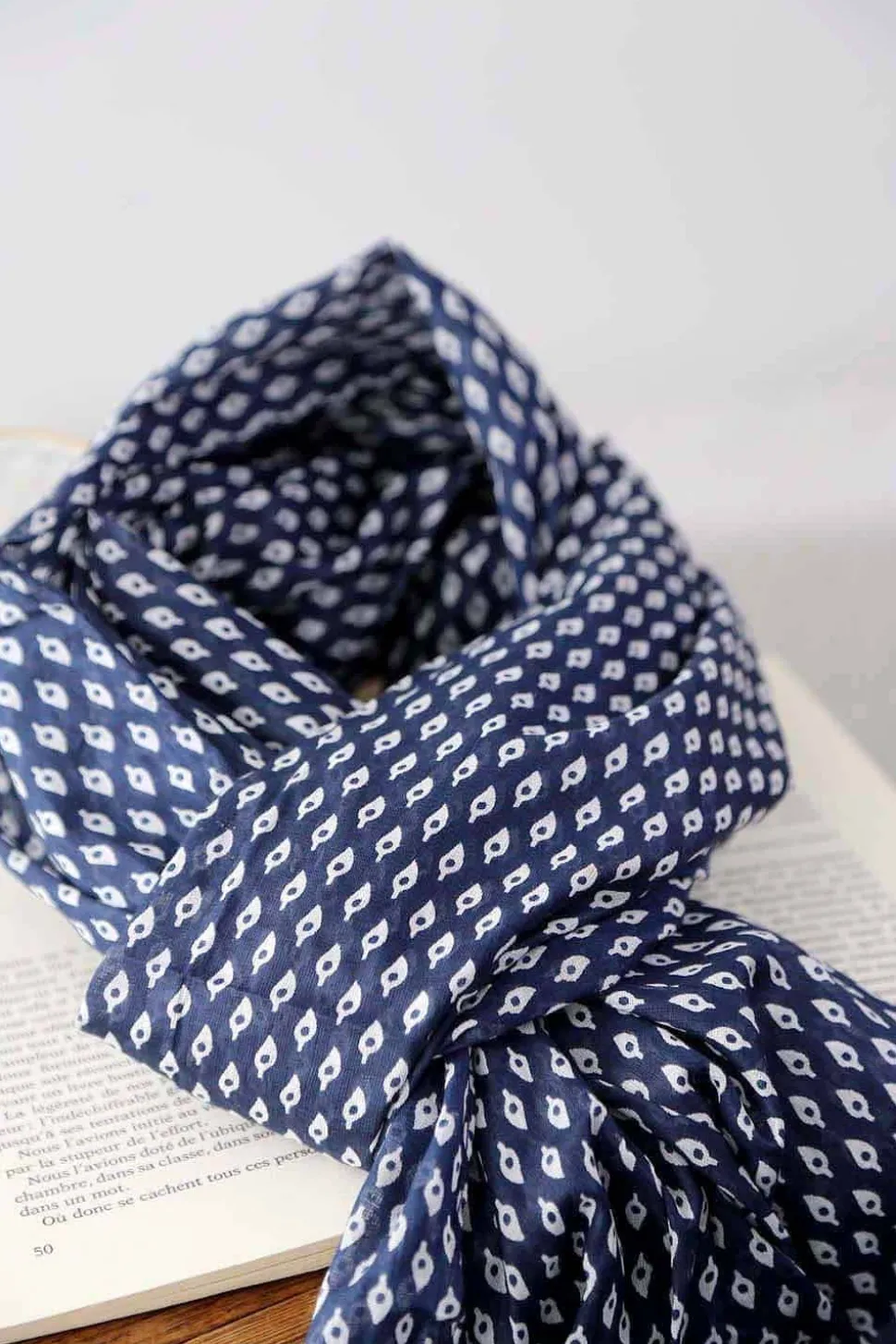 foulard_bleu_faris_0.webp Homme Saheline Foulard Bleu Faris