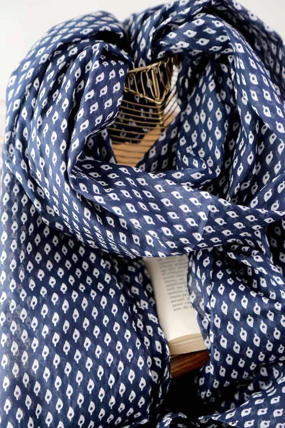 foulard_bleu_faris_1.webp Homme Saheline Foulard Bleu Faris