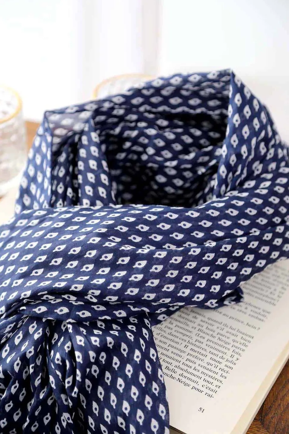 foulard_bleu_faris_5.webp Homme Saheline Foulard Bleu Faris