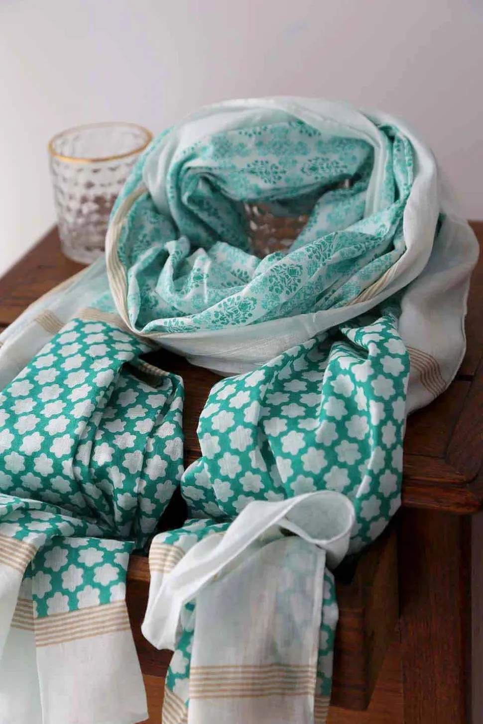 foulard_homme_bleu_turquo_3-1.webp Homme Saheline Foulard Homme Bleu Turquoise Bradley
