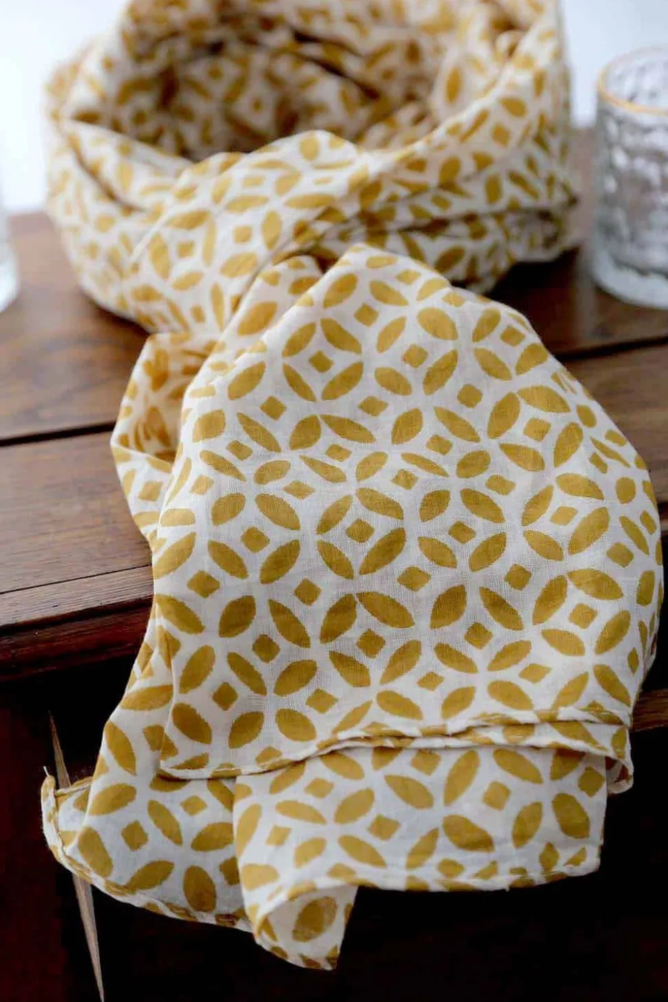 foulard_homme_jaune_austi_2.webp Homme Saheline Foulard Homme Jaune Austin