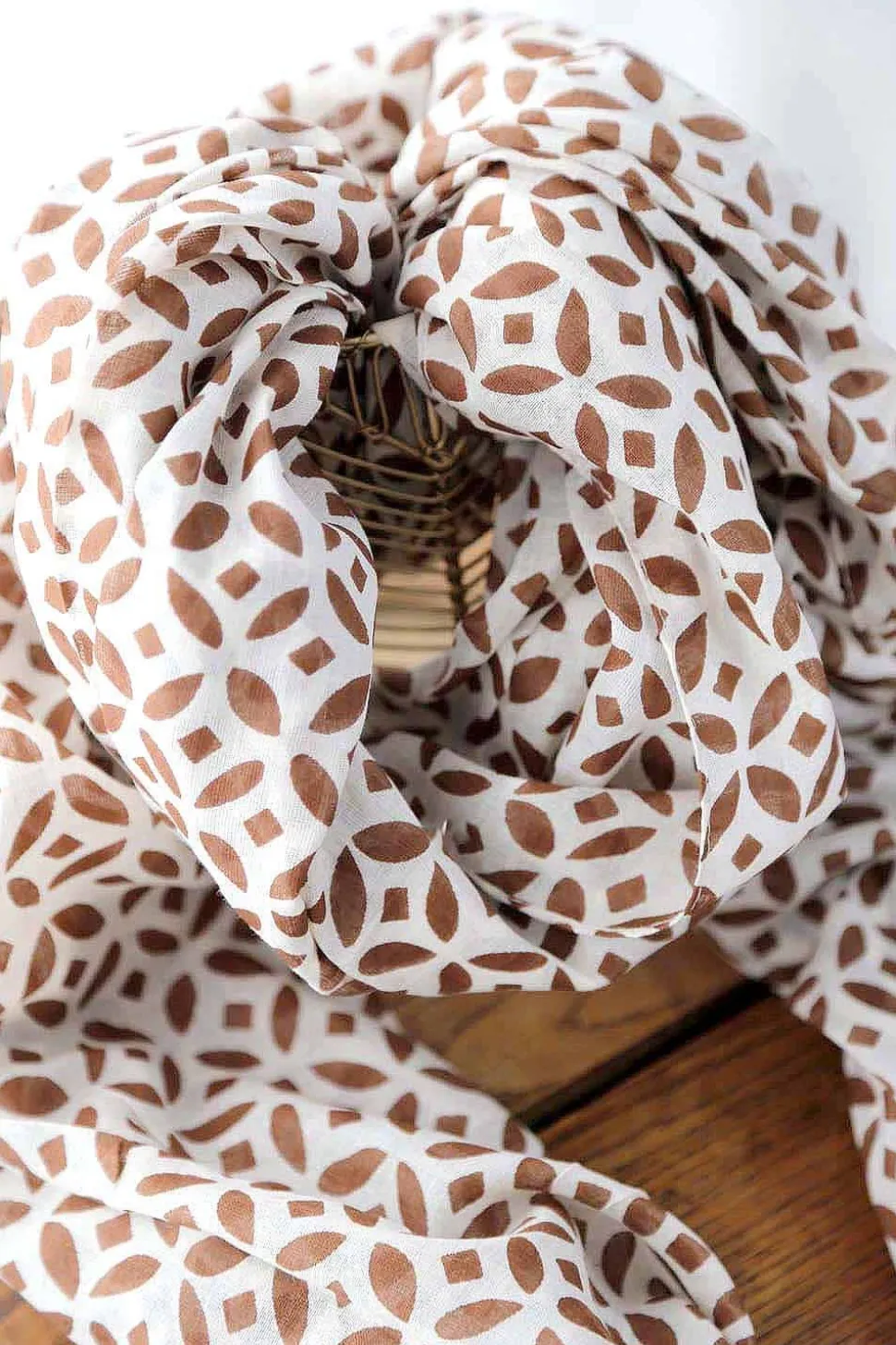 foulard_homme_marron_aust_4.webp Homme Saheline Foulard Homme Marron Austin