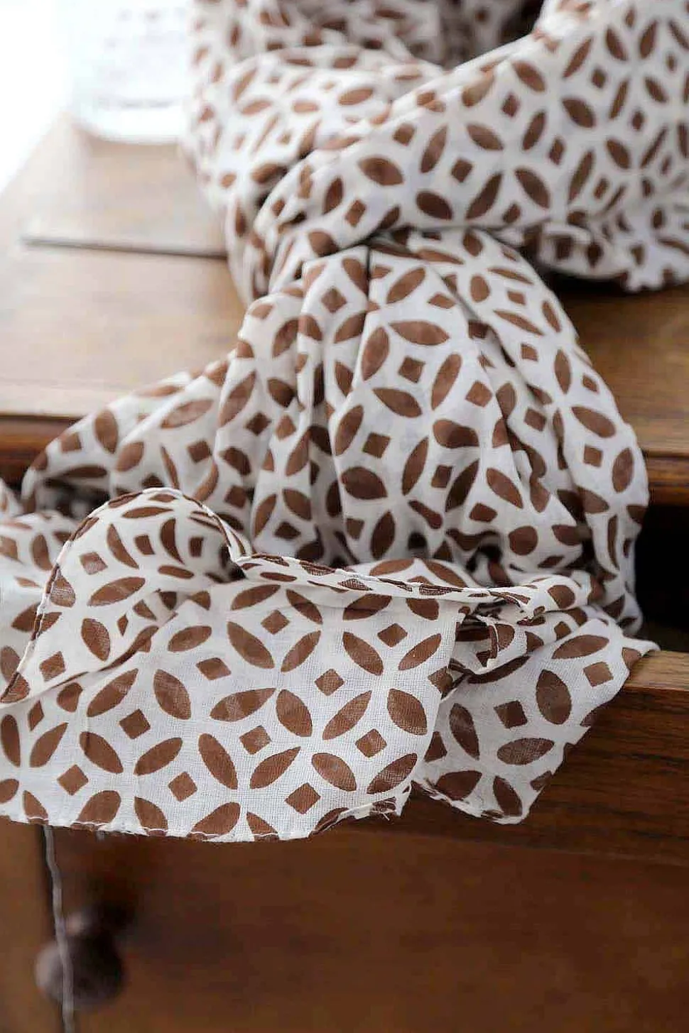 foulard_homme_marron_aust_6.webp Homme Saheline Foulard Homme Marron Austin