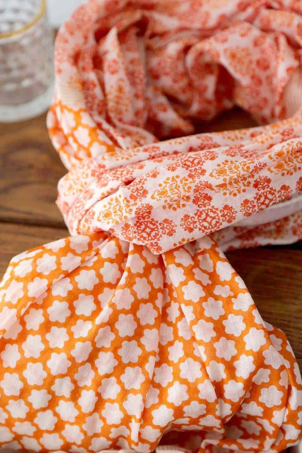 foulard_homme_orange_brad_1.webp Homme Saheline Foulard Homme Orange Bradley