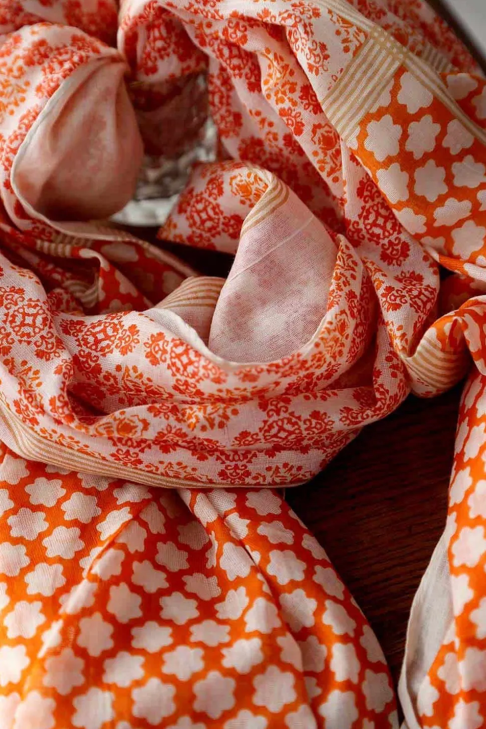foulard_homme_orange_brad_3.webp Homme Saheline Foulard Homme Orange Bradley