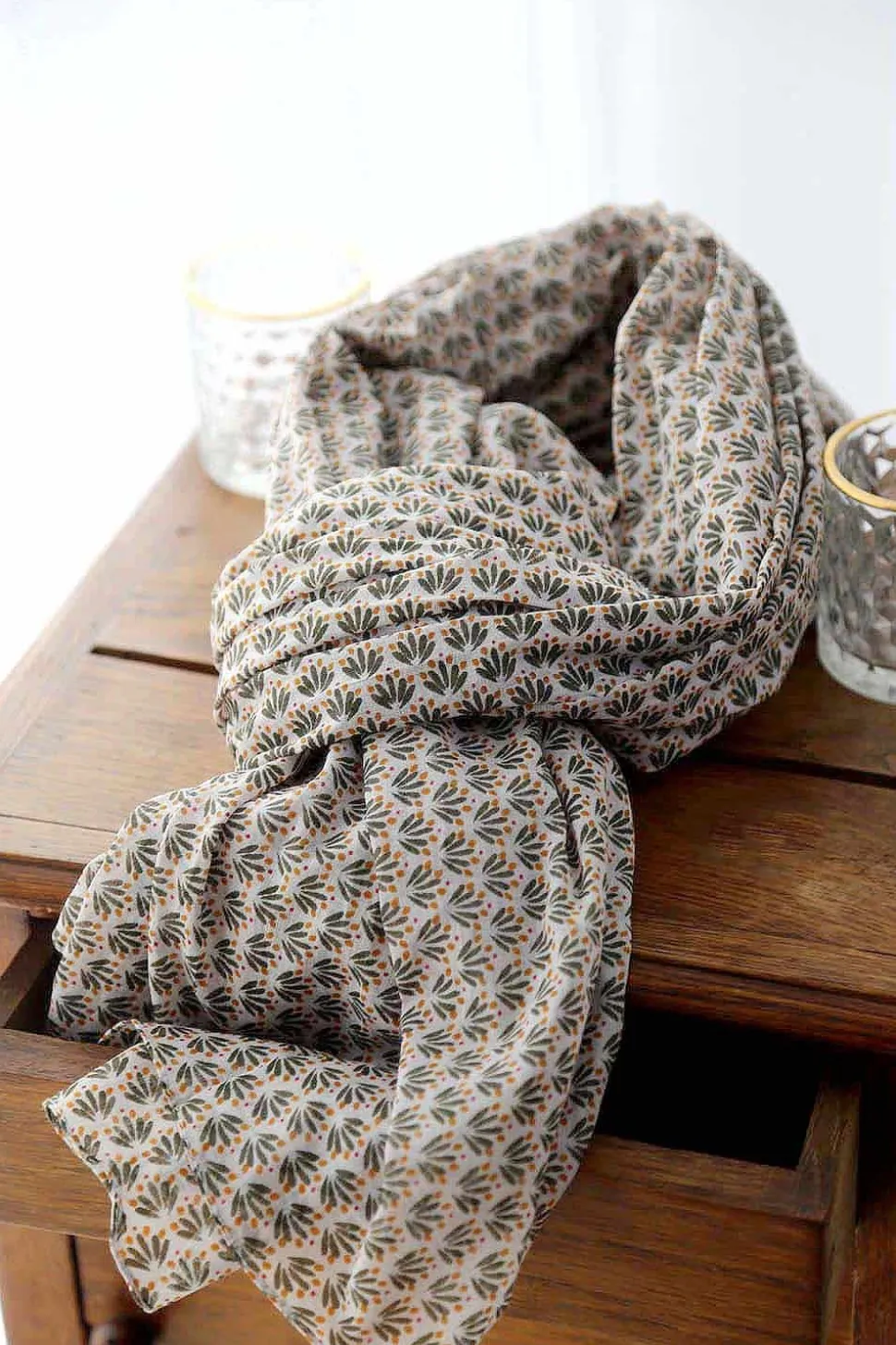 foulard_homme_vert_kaki_b_1.webp Homme Saheline Foulard Homme Vert Kaki Brooklyn