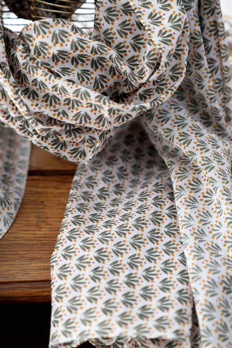 foulard_homme_vert_kaki_b_2.webp Homme Saheline Foulard Homme Vert Kaki Brooklyn