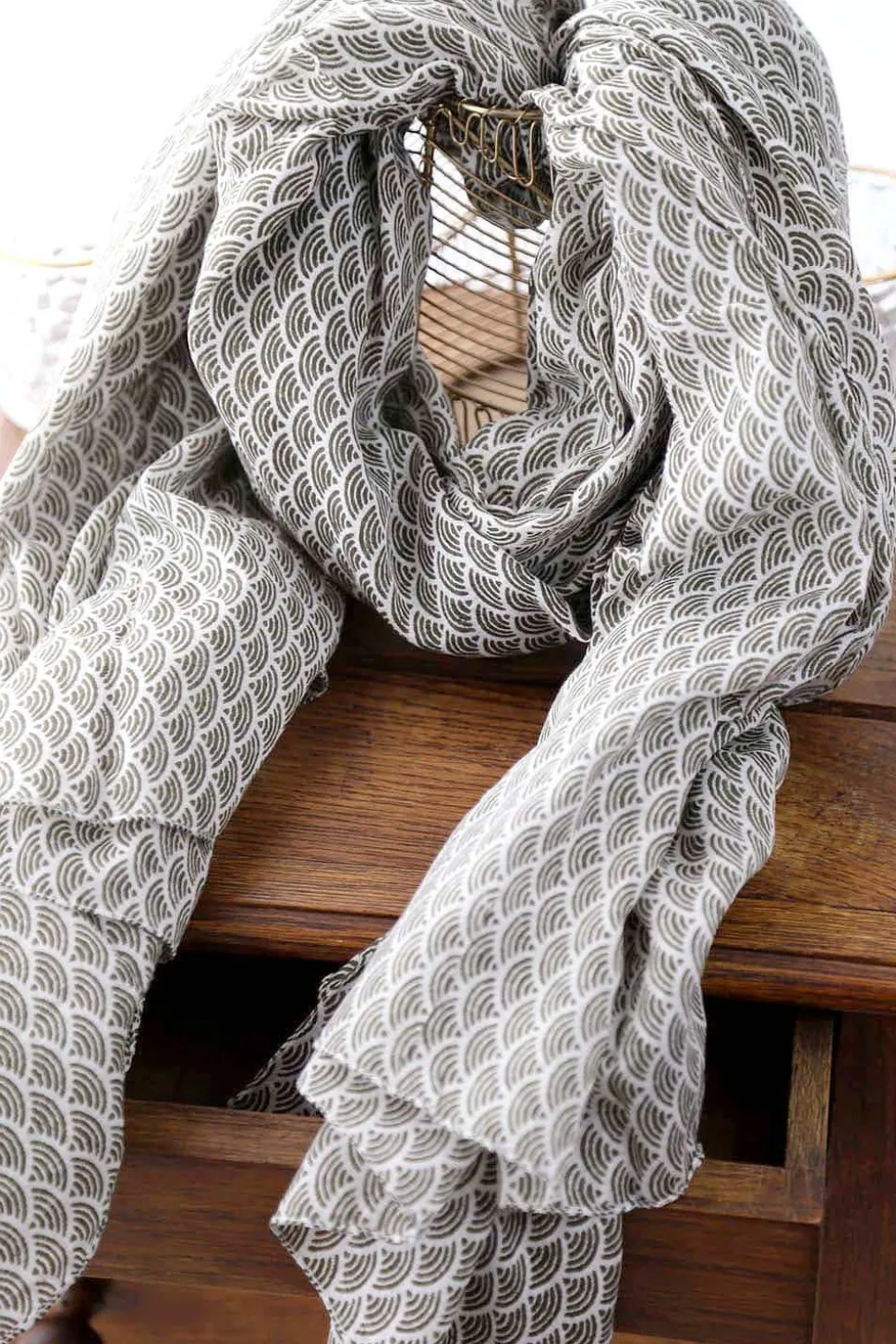 foulard_homme_vert_sawyer_1.webp Homme Saheline Foulard Homme Vert Sawyer