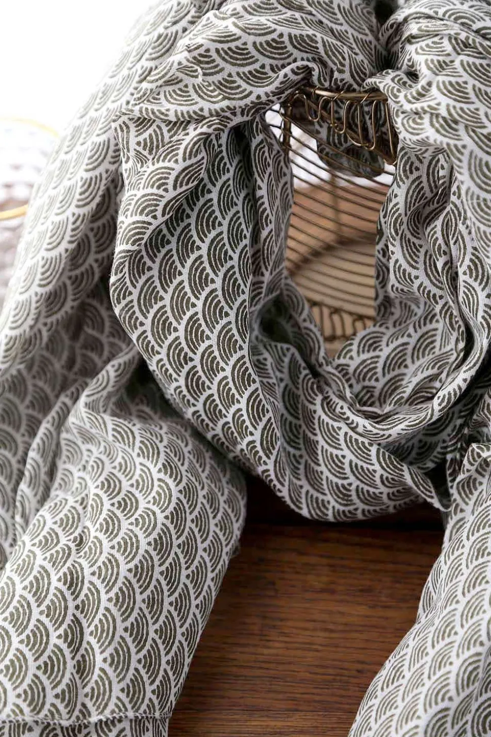 foulard_homme_vert_sawyer_4.webp Homme Saheline Foulard Homme Vert Sawyer