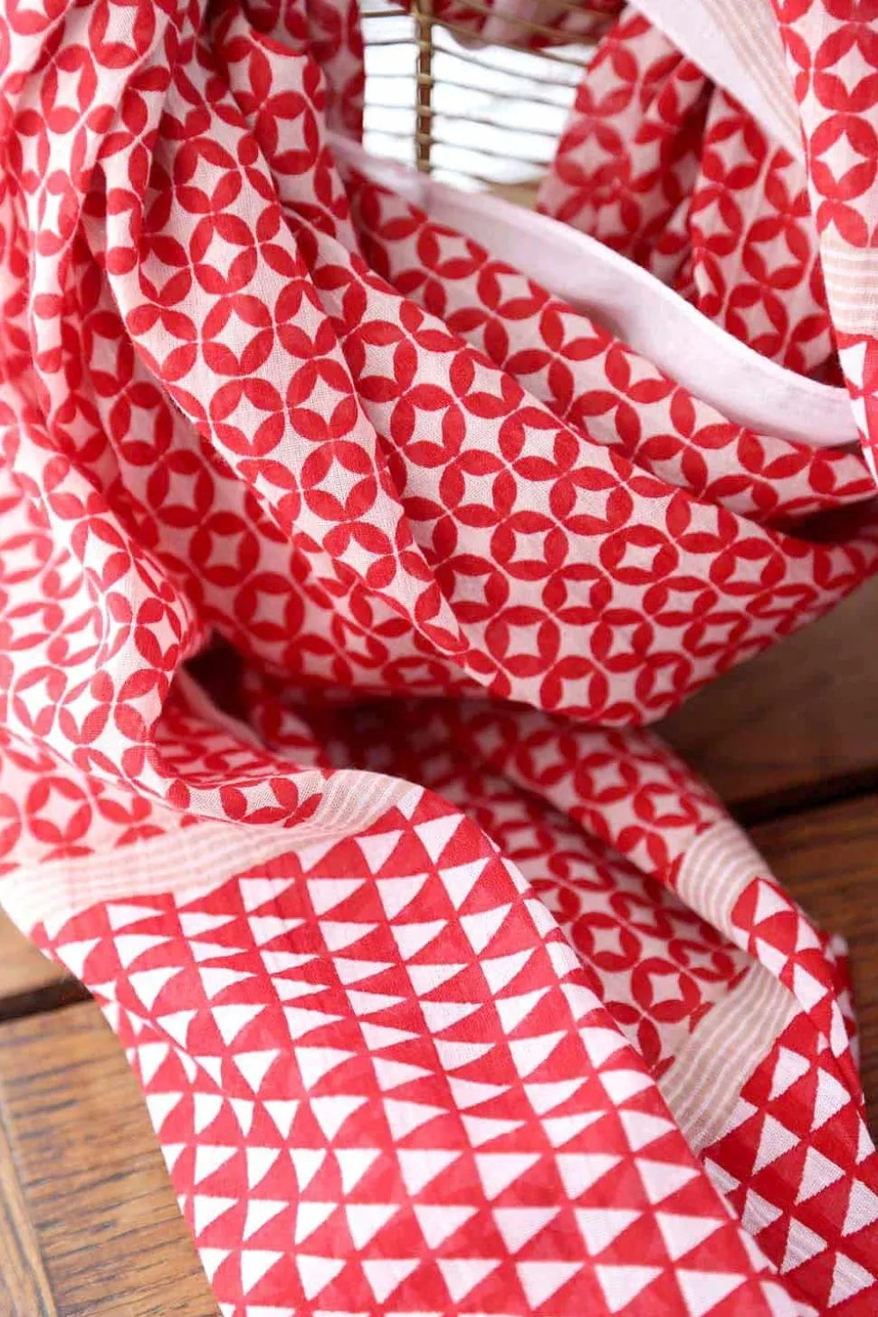 foulard_rouge_kenta_0.webp Homme Saheline Foulard Rouge Kenta