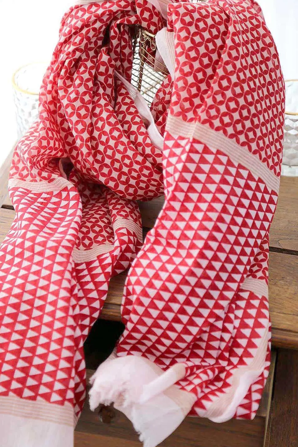 foulard_rouge_kenta_1.webp Homme Saheline Foulard Rouge Kenta