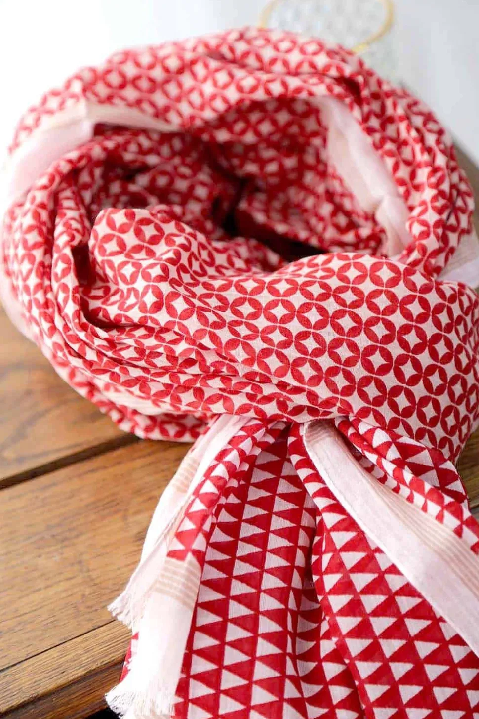 foulard_rouge_kenta_3.webp Homme Saheline Foulard Rouge Kenta