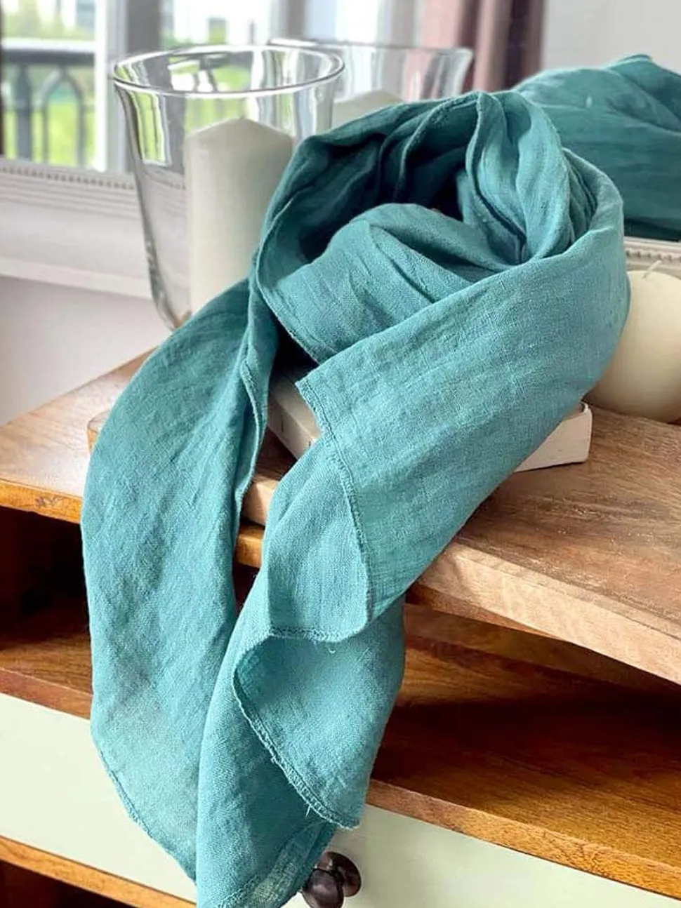 foulard_vert_paon_emery_0.webp Homme Saheline Foulard Vert Paon Emery