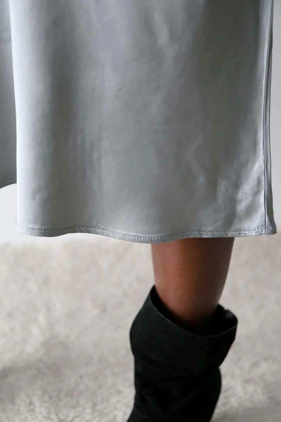 jupe_midi_soie_gris_natty_1.webp Femmes Saheline Jupe Midi Soie Gris Natty