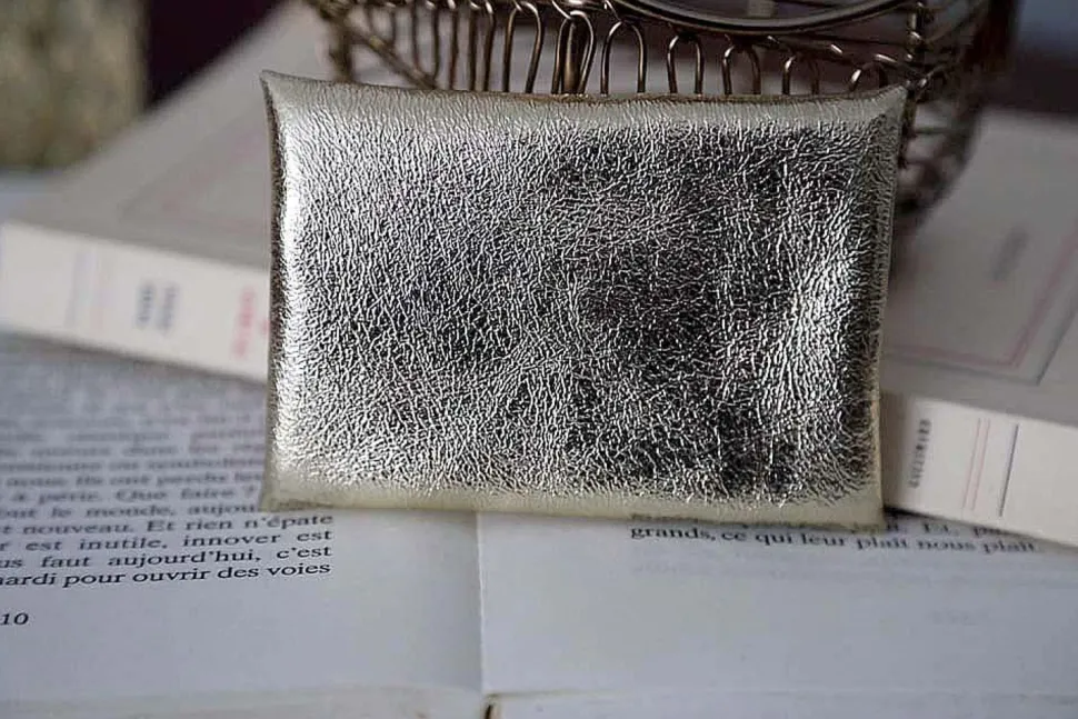 portecartes_en_cuir_dore__1.webp Femmes Saheline Porte-Cartes En Cuir Dore Ayden