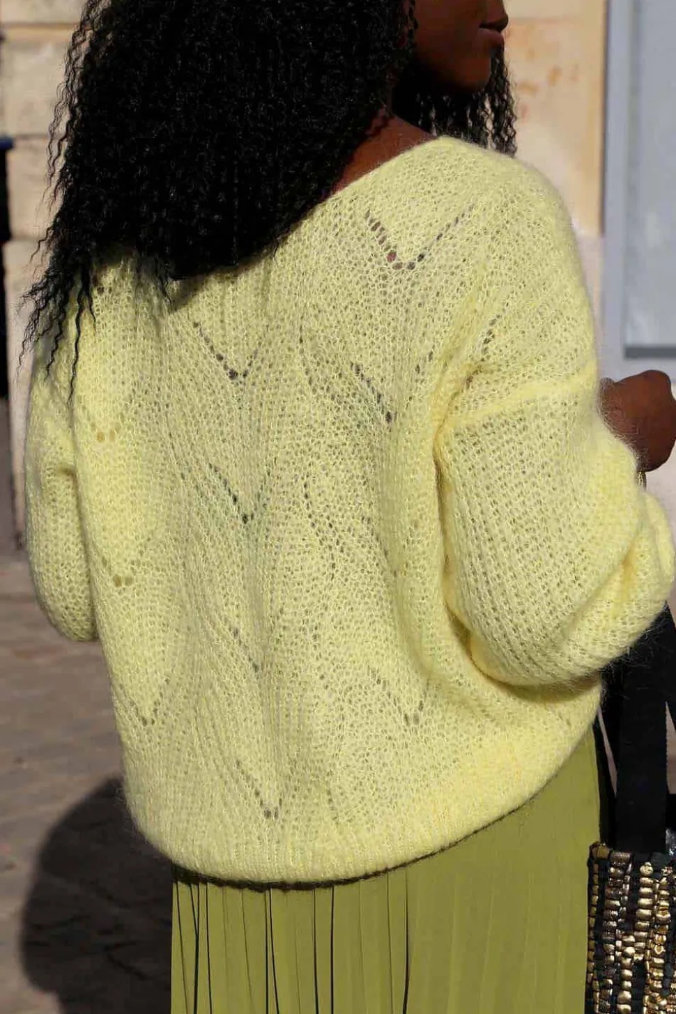 pull_jaune_gabin_3.webp Femmes Saheline Pull Jaune Gabin