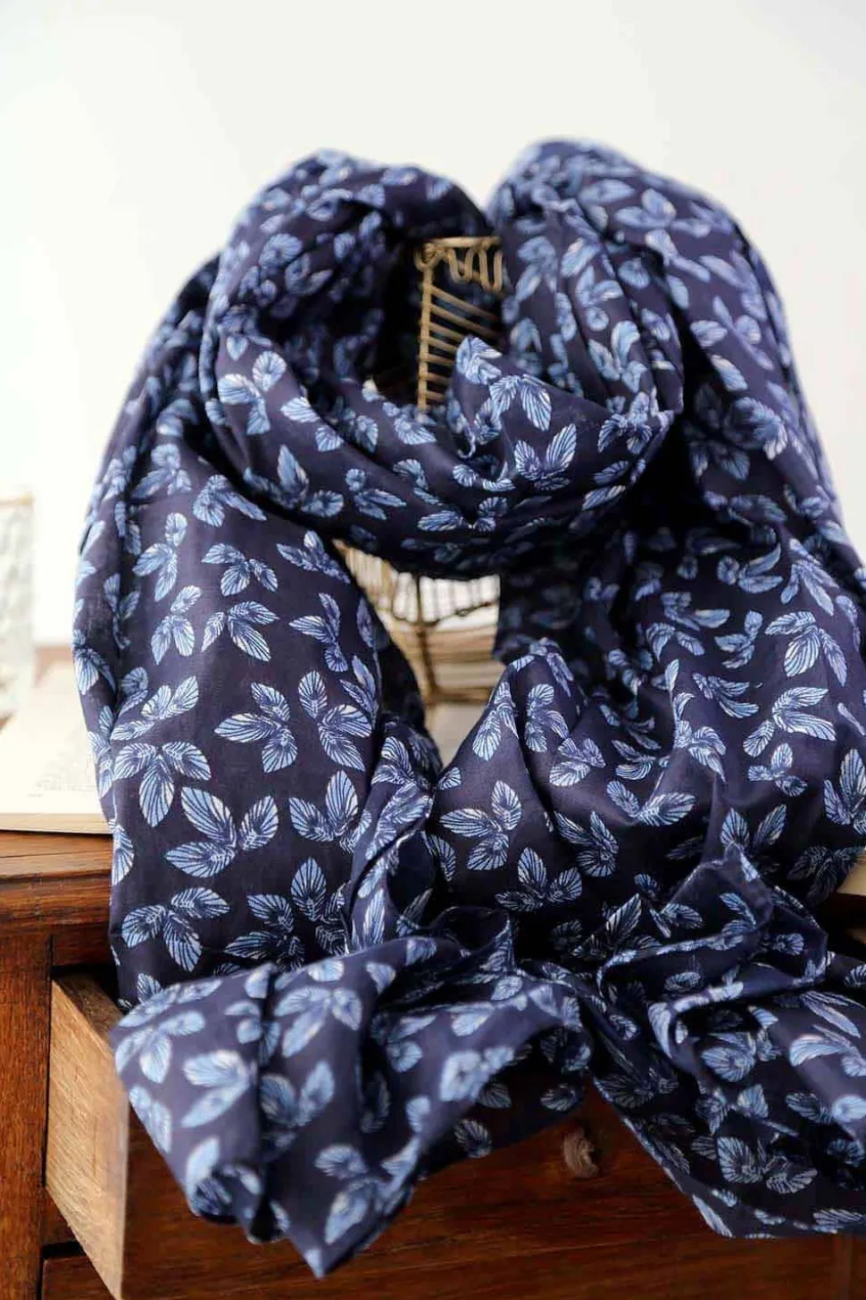 foulard_bleu_oliver_0.webp Homme Saheline Foulard Bleu Oliver