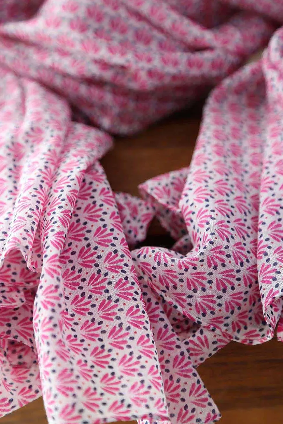 foulard_homme_rose_fushia_0.webp Homme Saheline Foulard Homme Rose Fushia Brooklyn