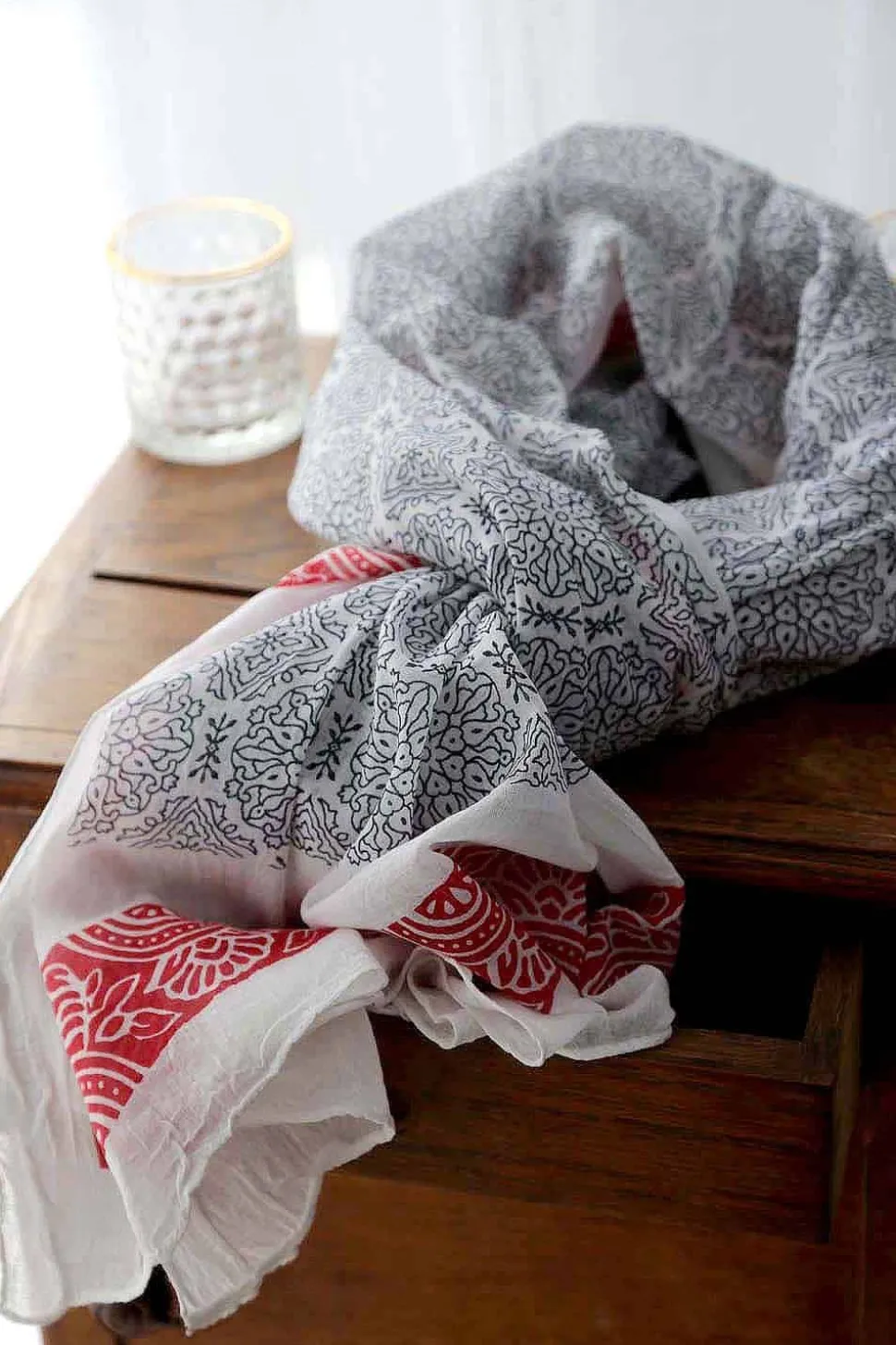 foulard_rouge_eliott_0.webp Homme Saheline Foulard Rouge Eliott
