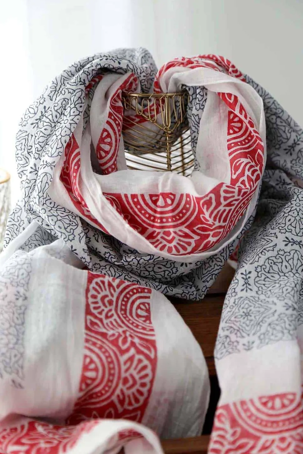 foulard_rouge_eliott_4.webp Homme Saheline Foulard Rouge Eliott
