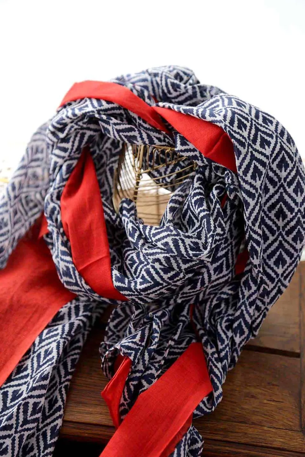 foulard_rouge_timothy_1.webp Homme Saheline Foulard Rouge Timothy